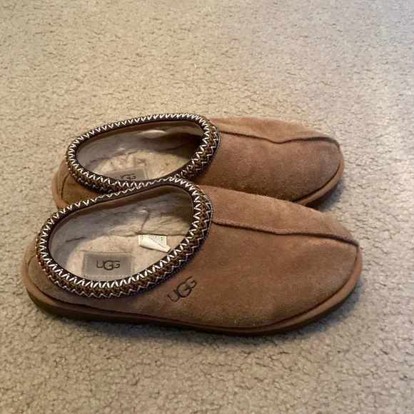 Ugg Clogs. Sz. 9 - Picture 5 of 5